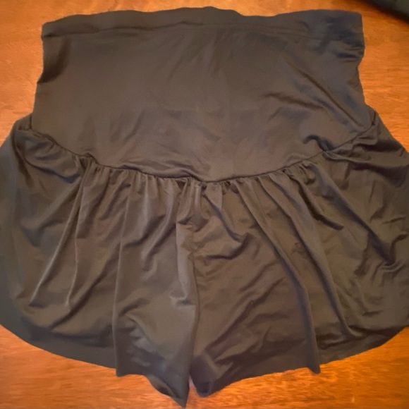 Maternity Short Bundle size small - Picture 9 of 16